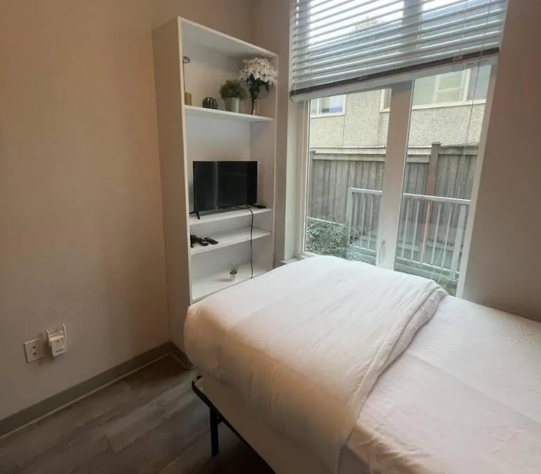 Pacific Trillium Studio, Wallingford 97 Walkscore Seattle Apartment